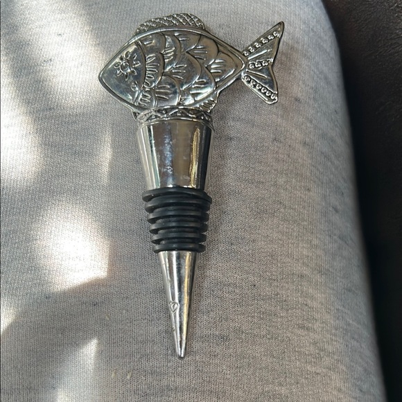 Silver Fish Wine Bottle Stopper - Picture 2 of 3